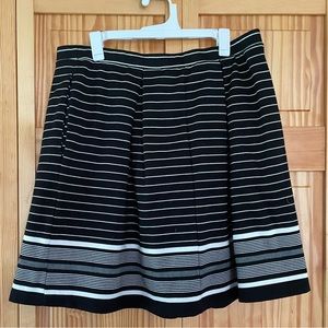 Max Studio B&W striped pleated skirt, size M